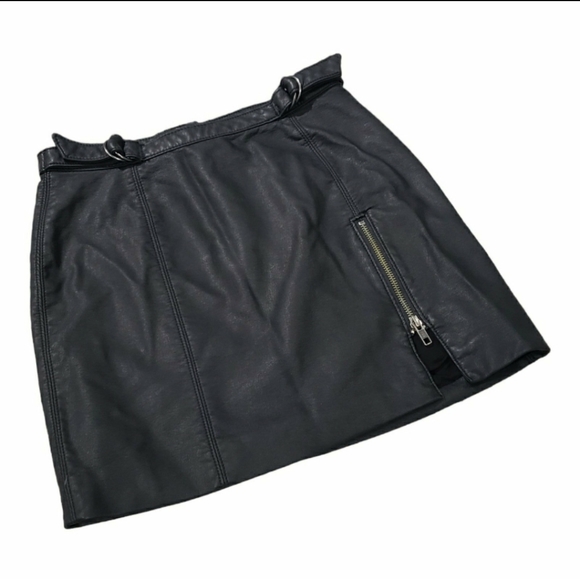 WOMEN'S FREE PEOPLE MIDNIGHT MAGIC FAUX LEATHER MINI SKIRT SIZE 0. - Picture 9 of 10